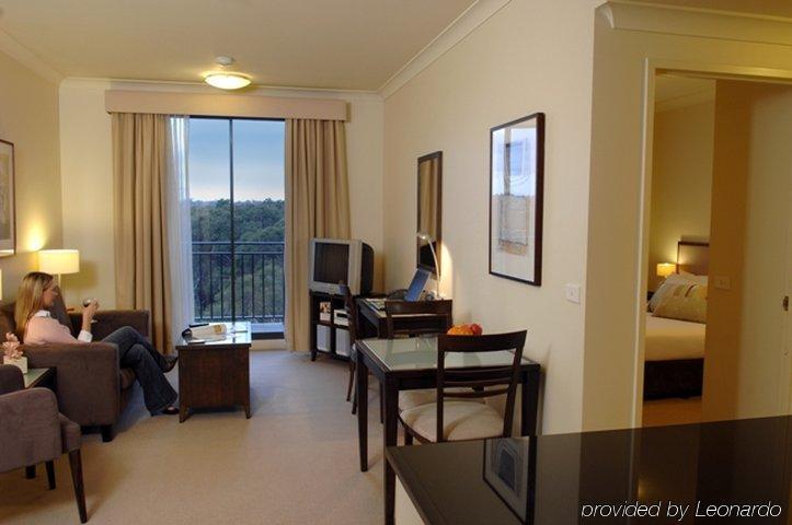 Oaks Sydney North Ryde Suites الغرفة الصورة